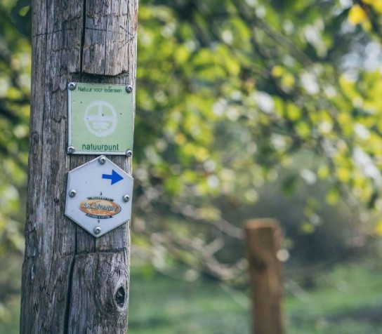 signalisatie AS Adventure wandelroute Visbeekvallei in samenwerking met Natuurpunt (vergroot foto)